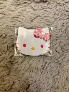 ハローキティ　フェイス缶バッジ　ヒョウ柄ピンク
