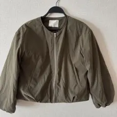 オリーブ色 ジッパー付きジャケット