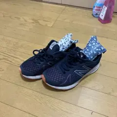 New Balance VAZEE RUSH ネイビー スニーカー23.5のサムネイル
