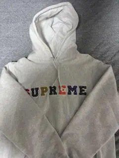 【最終値下げ】Supreme カラフルロゴ パーカー グレー 川口春奈着用モデル Supreme グレー フード付きパーカー 川口春奈さん着用 - メルカリ