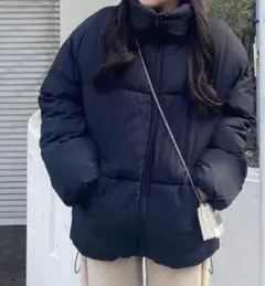 黒のダウンジャケット