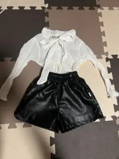 ホワイトリボン付きトップスとブラックショートパンツセット 90cm