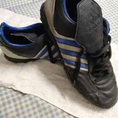 adidas サッカーシューズ　トレーニングシューズ 　黒/青