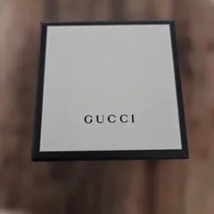 GUCCI ギフトボックス ホワイト ブラック　8cm×8cm　深さ3cm