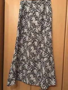 アースミュージックエコロジー　花柄スカート