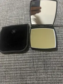 CHANEL コンパクトミラー ケース付き