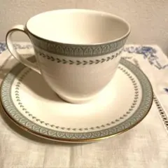 ロイヤル ドルトン ストロベリークリーム 皿 - メルカリ