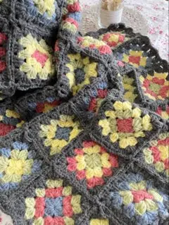 ハンドメイド　グラニースクエア　モチーフ　ブランケット　かぎ針編み