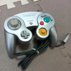 動作品！ゲームキューブ コントローラー シルバー　DOL-003 GC