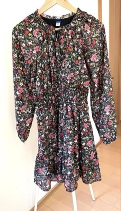 い*知様 【美品】OLD NAVY花柄 長袖ワンピース　フリル　黒