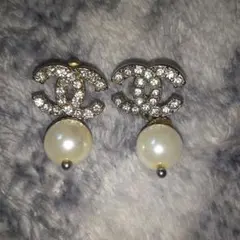 パール付きロゴピアス