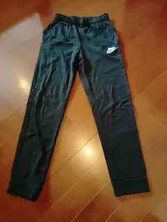 上*子様 Nike ブラック スウェットパンツ　キッズ160（L）