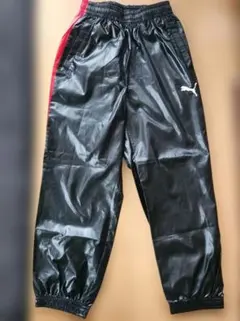 Puma 黒/赤 ジャージパンツ
