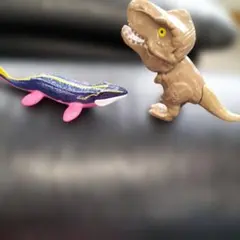 ユニバジュラシックパーク恐竜おもちゃ等2点のサムネイル