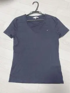 トミーヒルフィガー ネイビー Vネック Tシャツ