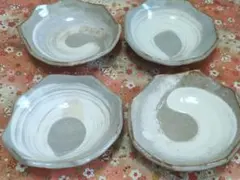 【4枚セット】三つ足 和食器 小皿 粉引 刷毛目 渦巻き 銘々皿