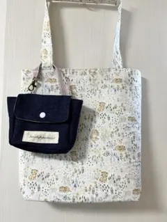 ミニポーチつきトートバッグ[ハンドメイド]花畑に子猫、白、デニム、ピンク花柄