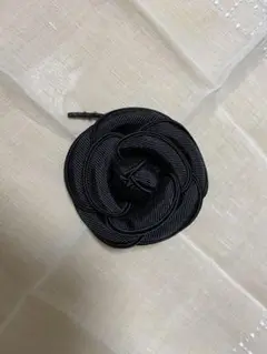 黒いローズ型コサージュ