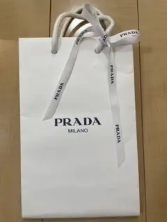 PRADA プラダ　紙袋　リボン付き　ショップ袋　ショッパー