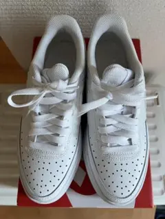 Nike 24 スニーカー　W COURT VISION ALTA LTR 白