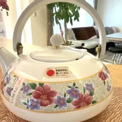 【新品オシャレケトル】 琺瑯製やかん　桂由美　ホワイト　ホーローのサムネイル