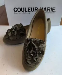 COULEUR VARIE フラワーモチーフ フラットシューズ カーキのサムネイル