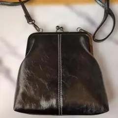 黒いがま口ショルダーバッグ