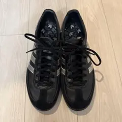 シルバー スニーカー