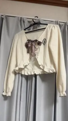 axes femme POETIQUE うさぎ刺繍ボレロ　フリルリボンカーデガン