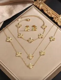 ゴールド フラワーモチーフ ピアス・ブレスレット・ネックレス・ペンダントのセット