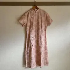 ピンクのチャイナドレス
