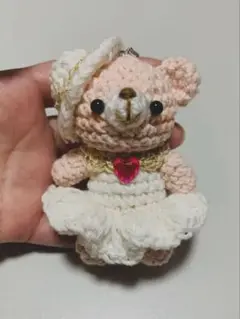 編みぐるみ　白いワンピースでおめかししたクマちゃん