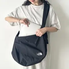 ザノースフェイス 三日月形 アーバン ビッグショルダーバッグ サンドシェル
