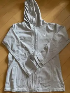 グレー フード付きパーカー