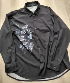 花柄と蝶のプリントの長袖シャツ Mサイズ