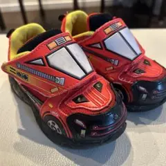 トミカ　車両デザイン 光レッドスニーカー
