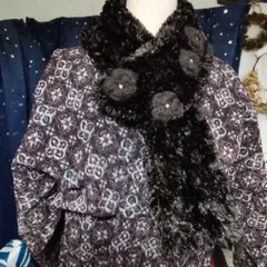 ファー素材の茶い花モチーフマフラー