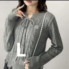 mily bilet レースアップデザイン胸刺繍ケーブルダメージニット グレーのサムネイル