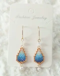 人魚の涙 ビーズピアス ハンドメイド 雫型 金縁