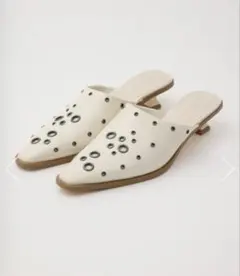【新品・未使用】LAGUA GEM EYELET KITTEN HEELミュールのサムネイル