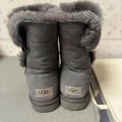 UGG ムートンブーツ グレー ボタン付きのサムネイル
