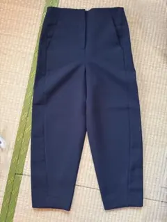 COS ネイビー カジュアルパンツ 紺　EUR32のサムネイル