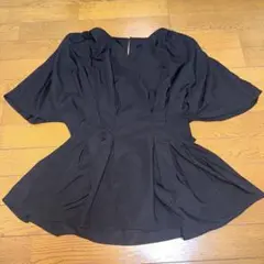 AZUL 半袖ペプラムトップス 黒