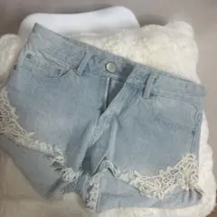 （美品）リップサービス　レース装飾 デニムショートパンツ ライトブルーのサムネイル
