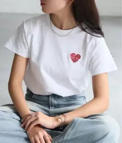 ハートロゴラメ刺繍コンパクトTシャツ