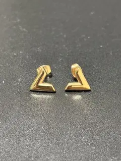 梅*む様 V字型 ゴールド ピアス