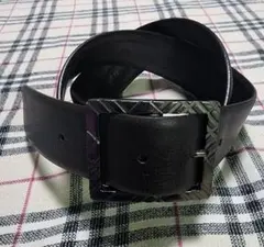 BURBERRY 焦げ茶色レザーベルト スクエアバックル