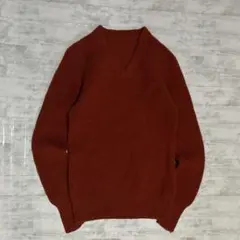 コンパクトシルエット Vネックニット セーター　シンプル 無地　オレンジレッド