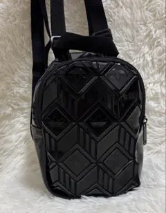 【美品】adidas ミニリュック エナメルとメッシュ素材