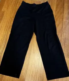 ユニクロ　センターシーム ブラック パンツ